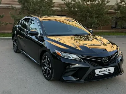 Toyota Camry 2019 года за 10 200 000 тг. в Алматы – фото 2