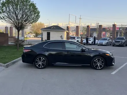 Toyota Camry 2019 года за 10 200 000 тг. в Алматы – фото 8