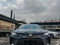 Toyota Camry 2023 года за 15 100 000 тг. в Алматы