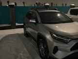Toyota RAV4 2022 года за 19 500 000 тг. в Алматы – фото 2