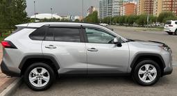 Toyota RAV4 2021 года за 14 000 000 тг. в Астана – фото 4