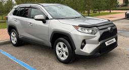 Toyota RAV4 2021 года за 14 000 000 тг. в Астана