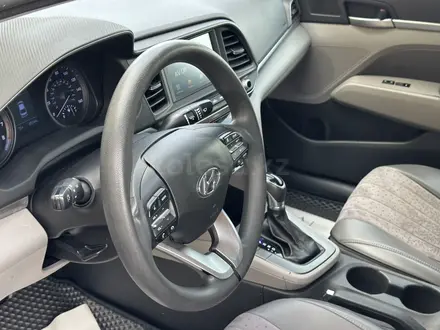Hyundai Elantra 2019 года за 6 990 000 тг. в Актобе – фото 12