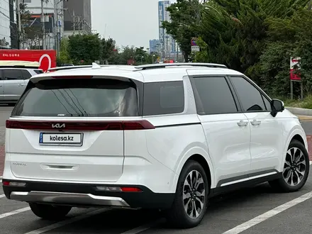 Kia Carnival 2022 года за 23 400 000 тг. в Алматы – фото 2