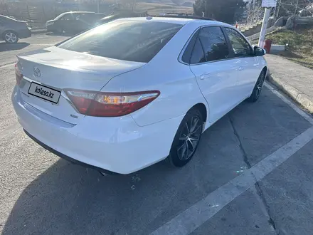 Toyota Camry 2015 года за 7 000 000 тг. в Атырау – фото 5