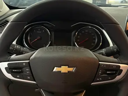 Chevrolet Onix Premier 1 2025 года за 7 290 000 тг. в Караганда – фото 2