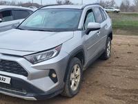 Toyota RAV4 2021 года за 11 900 000 тг. в Актобе