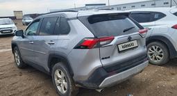 Toyota RAV4 2021 годаfor11 900 000 тг. в Актобе – фото 4