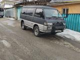 Mitsubishi Delica 1994 годаfor2 200 000 тг. в Алматы