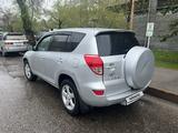 Toyota RAV4 2006 года за 7 850 000 тг. в Алматы – фото 2