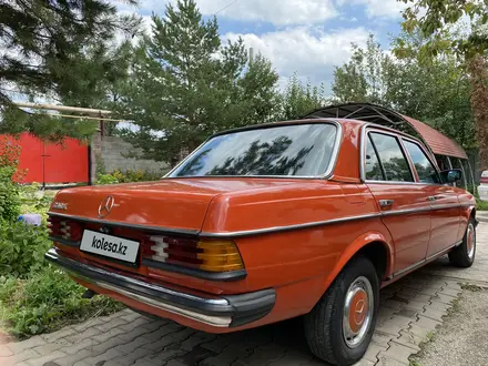 Mercedes-Benz E 230 1981 года за 1 300 000 тг. в Алматы – фото 4