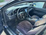 Toyota Camry 2020 года за 11 500 000 тг. в Щучинск – фото 3
