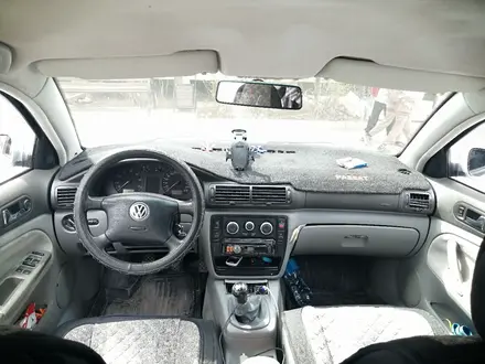 Volkswagen Passat 1997 года за 1 800 000 тг. в Уральск – фото 2