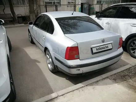 Volkswagen Passat 1997 года за 1 800 000 тг. в Уральск – фото 6