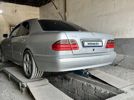 Mercedes-Benz E 430 2001 года за 7 500 000 тг. в Жанаозен – фото 49