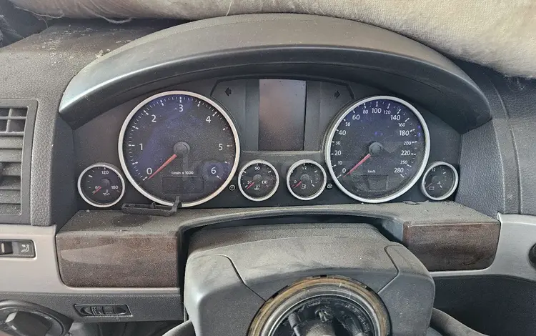 Щиток приборов на Volkswagen Touareg за 811 тг. в Шымкент