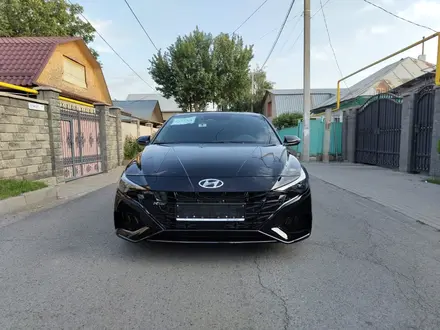 Hyundai Elantra 2021 года за 13 700 000 тг. в Алматы – фото 2