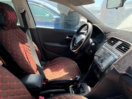 Volkswagen Polo 2017 года за 4 026 066 тг. в Атырау – фото 23