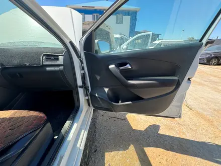 Volkswagen Polo 2017 года за 4 026 066 тг. в Атырау – фото 54