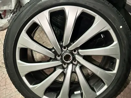 Новые диски 5 шт с летними шинами (Pirelli 285/40 R23) 5шт на Рэндж Ровер за 7 500 000 тг. в Алматы – фото 2