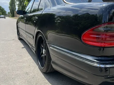 Mercedes-Benz E 55 AMG 2001 года за 9 000 000 тг. в Алматы – фото 16