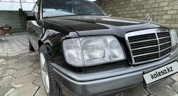 Mercedes-Benz E 220 1993 года за 3 100 000 тг. в Алматы – фото 4