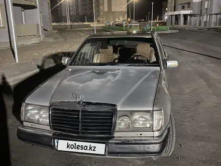 Mercedes-Benz E 260 1990 года за 1 150 000 тг. в Талдыкорган