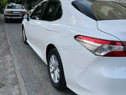 Toyota Camry 2018 года за 6 500 000 тг. в Павлодар – фото 2