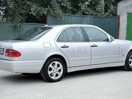 Mercedes-Benz E 320 1999 года за 3 500 000 тг. в Шымкент – фото 2