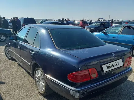 Mercedes-Benz E 230 1997 года за 1 500 000 тг. в Тараз – фото 3