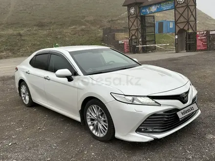 Toyota Camry 2018 года за 14 200 000 тг. в Алматы – фото 9