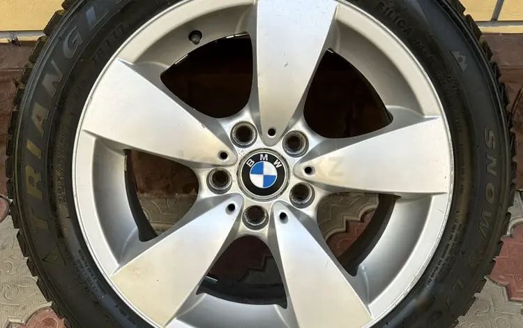 Диски на бмв 138 стиль r17 на зимней резине за 210 000 тг. в Алматы