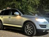 Volkswagen Touareg 2007 года за 7 000 000 тг. в Аксай – фото 2