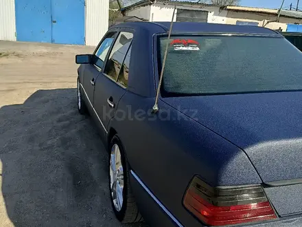 Mercedes-Benz E 230 1992 года за 1 250 000 тг. в Караганда – фото 13