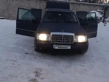 Mercedes-Benz E 230 1992 года за 1 250 000 тг. в Караганда – фото 3