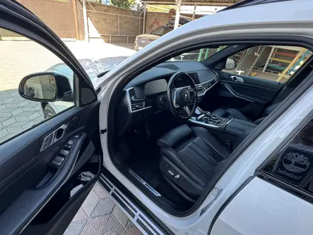 BMW X7 2021 года за 43 500 000 тг. в Алматы – фото 6