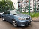 Toyota Camry 2002 года за 3 600 000 тг. в Алматы – фото 2