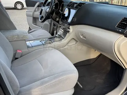 Toyota Highlander 2012 года за 7 000 000 тг. в Атырау – фото 20