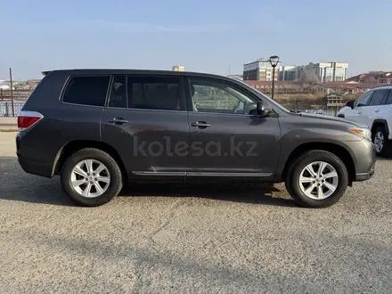 Toyota Highlander 2012 года за 7 000 000 тг. в Атырау – фото 4