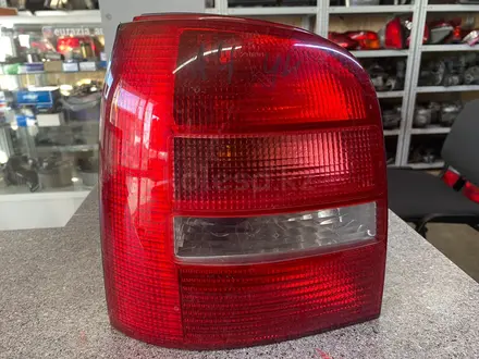 Задний правый фонарь на Audi A4. Универсал за 12 000 тг. в Караганда