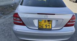 Mercedes-Benz C 240 2003 года за 2 200 000 тг. в Атырау – фото 2