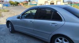 Mercedes-Benz C 240 2003 года за 2 200 000 тг. в Атырау – фото 3