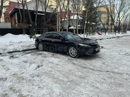 Toyota Camry 2020 года за 14 000 000 тг. в Астана