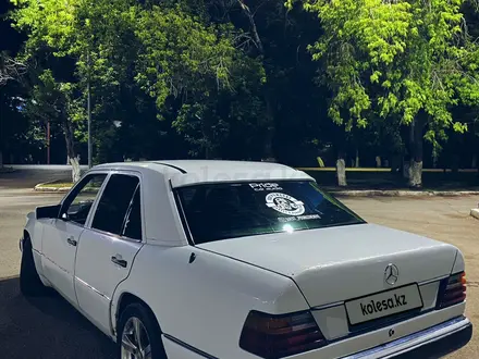 Mercedes-Benz E 200 1991 года за 1 500 000 тг. в Караганда – фото 6