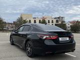 Toyota Camry 2021 года за 12 500 000 тг. в Актау – фото 3