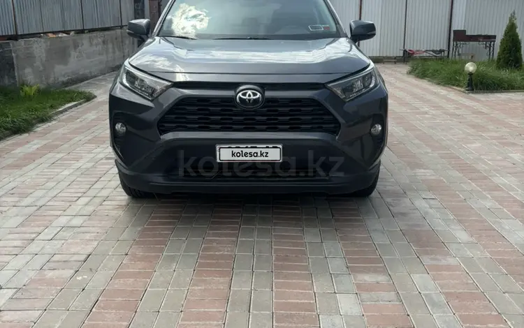Toyota RAV4 2019 года за 9 300 000 тг. в Алматы
