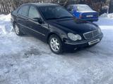 Mercedes-Benz C 200 2001 годаүшін3 100 000 тг. в Караганда – фото 2