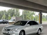 Toyota Camry 2004 года за 6 000 000 тг. в Алматы – фото 2