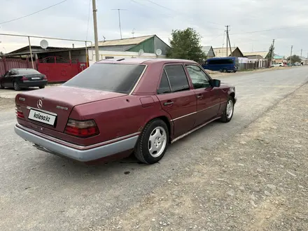 Mercedes-Benz E 220 1995 года за 2 200 000 тг. в Кызылорда – фото 4
