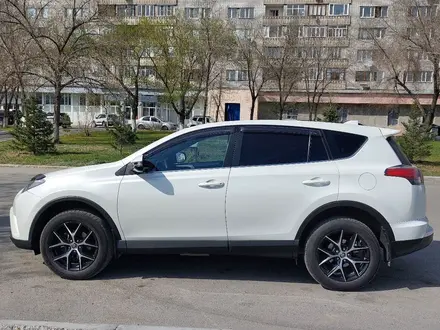 Toyota RAV4 2017 года за 14 500 000 тг. в Семей – фото 3